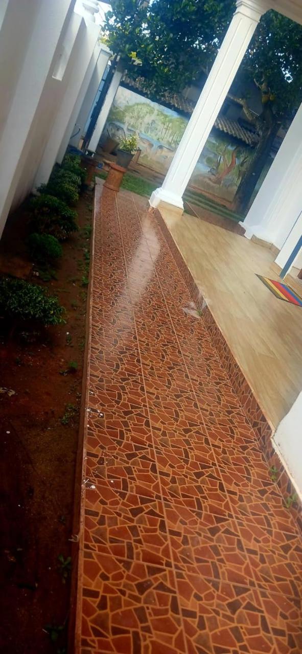 נגומבו Oviniru Beach Hotel מראה חיצוני תמונה