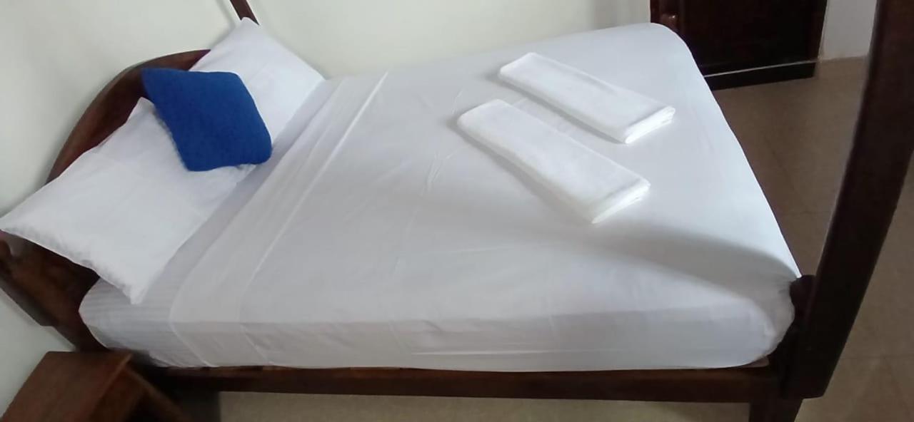 נגומבו Oviniru Beach Hotel מראה חיצוני תמונה