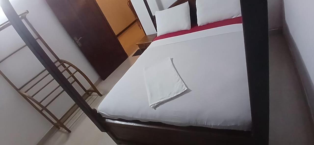 נגומבו Oviniru Beach Hotel מראה חיצוני תמונה